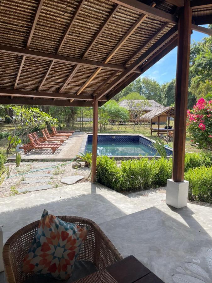 Blue Emocean Dive Resort Moyo Island Esterno foto